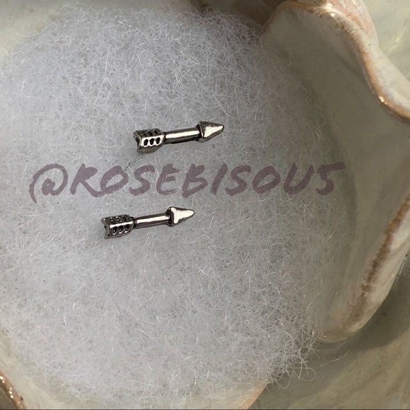 🏹🆕Silver Boho Cupid’s Arrow Stud Earrings - Picture 2 of 4